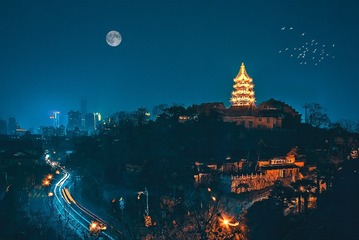 夜色鸡鸣寺和车轨+南京