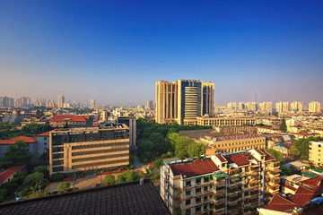 晨光中的江苏省中医院+南京