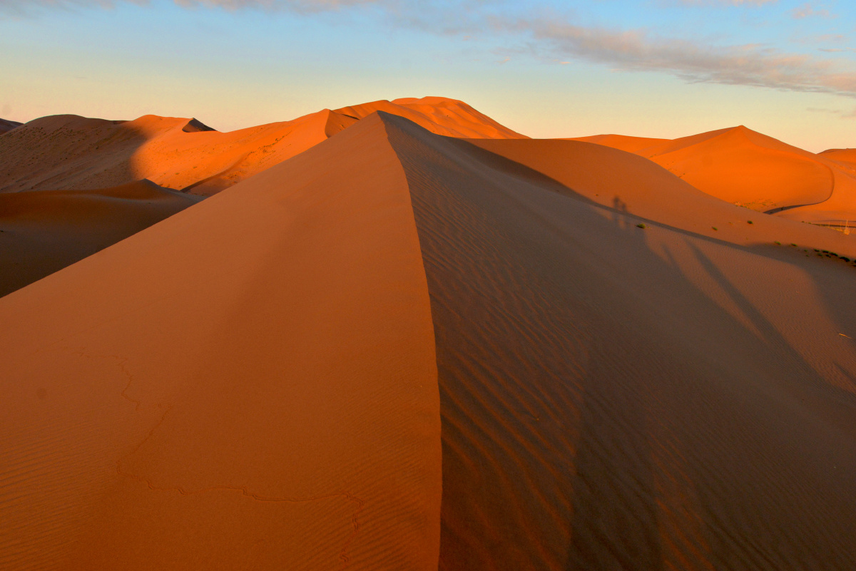 巴丹吉林沙漠-----沙丘的脊线 - 光阴片段 - 图虫