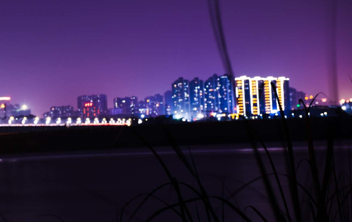 华灯初上夜未央易俗河的夜晚街头