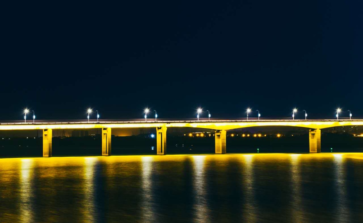 华灯初上夜未央易俗河的夜晚街头