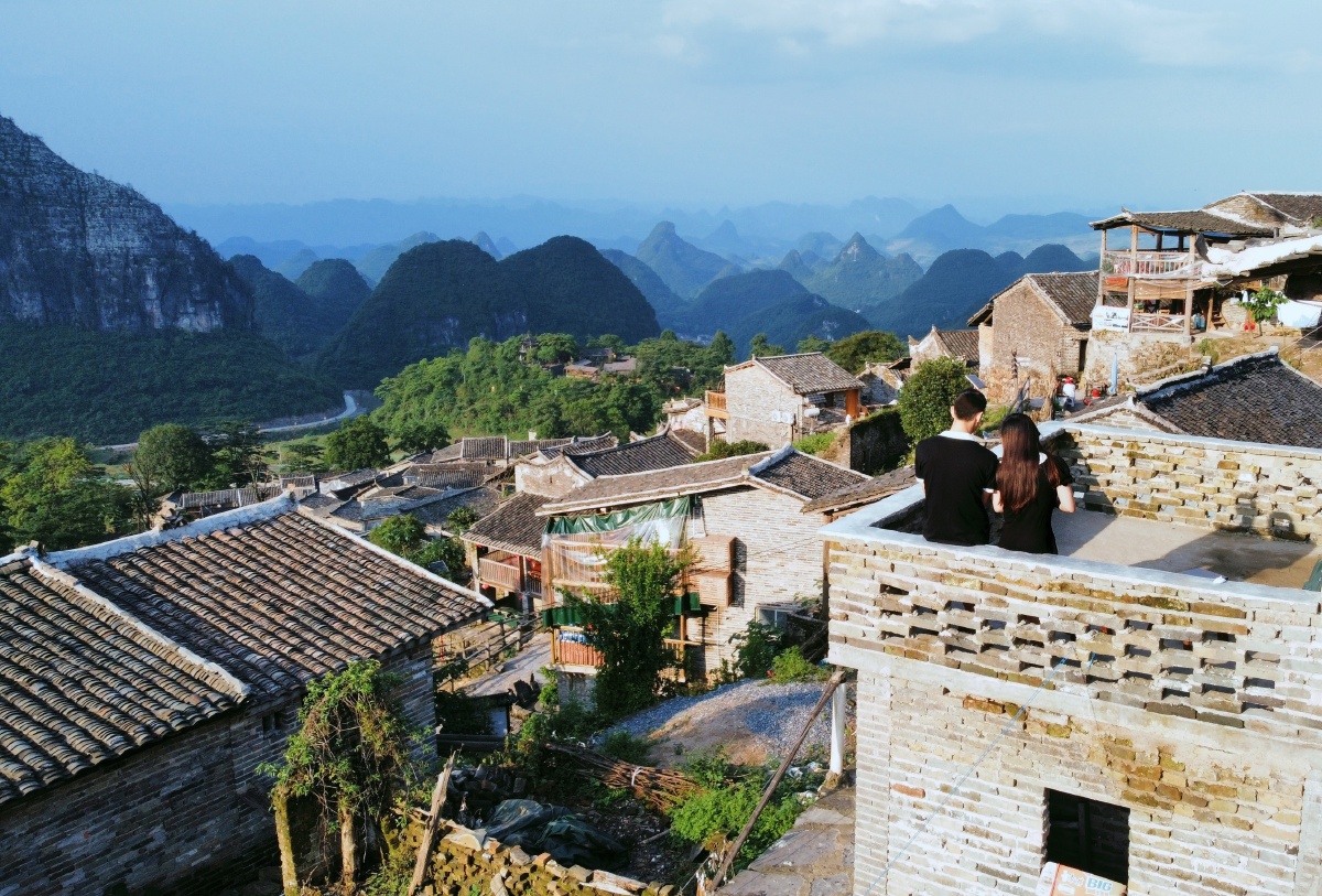 清远千年瑶寨盘旋很多山头才能到的千年古村落青石板上回荡着遥远的长