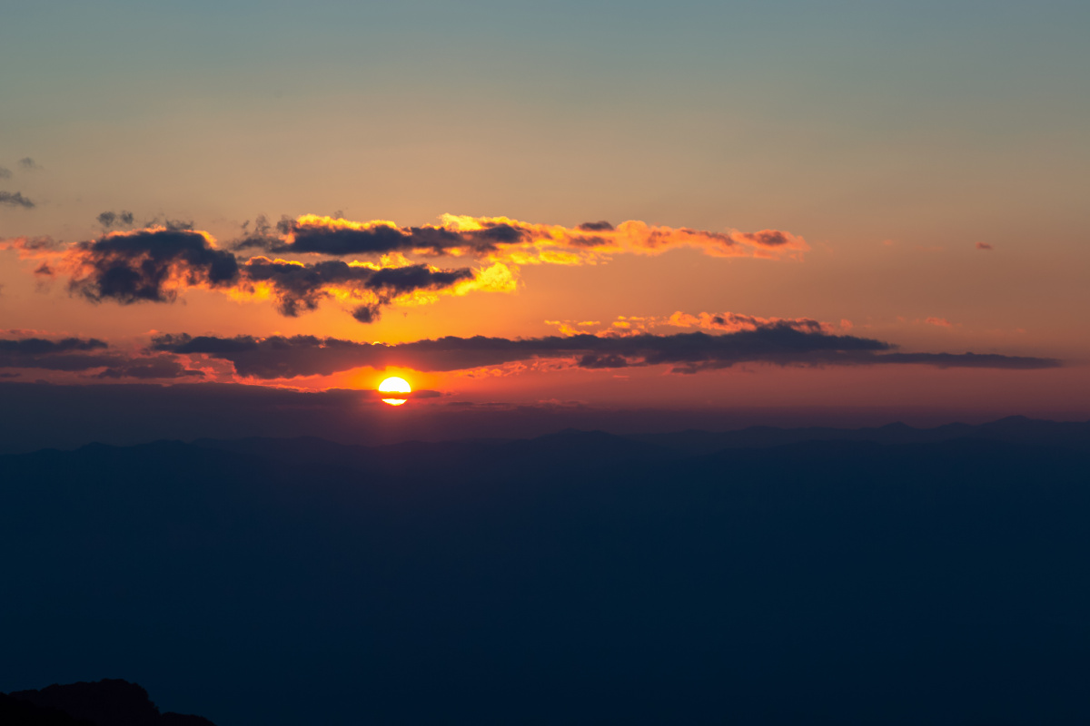 鸡足山日出