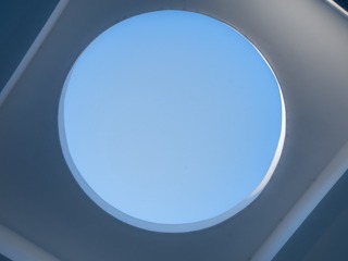 504721