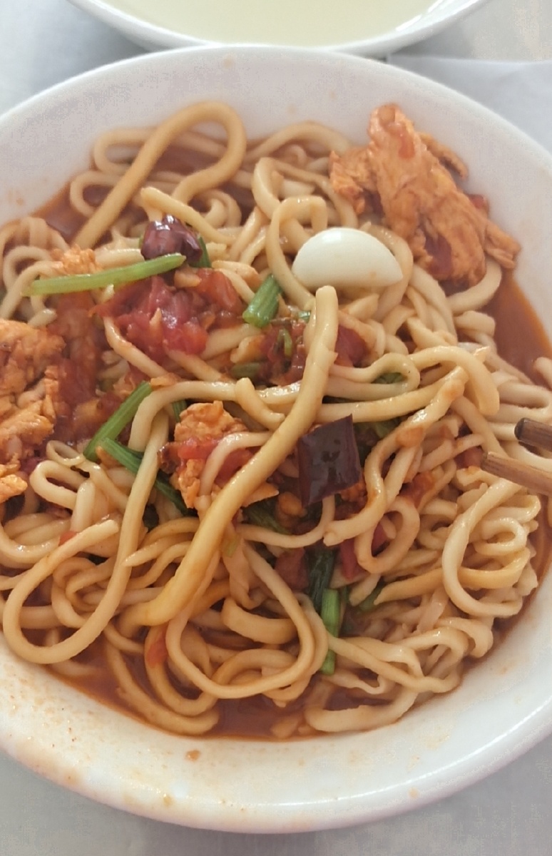 这是山西临汾的刀拨面