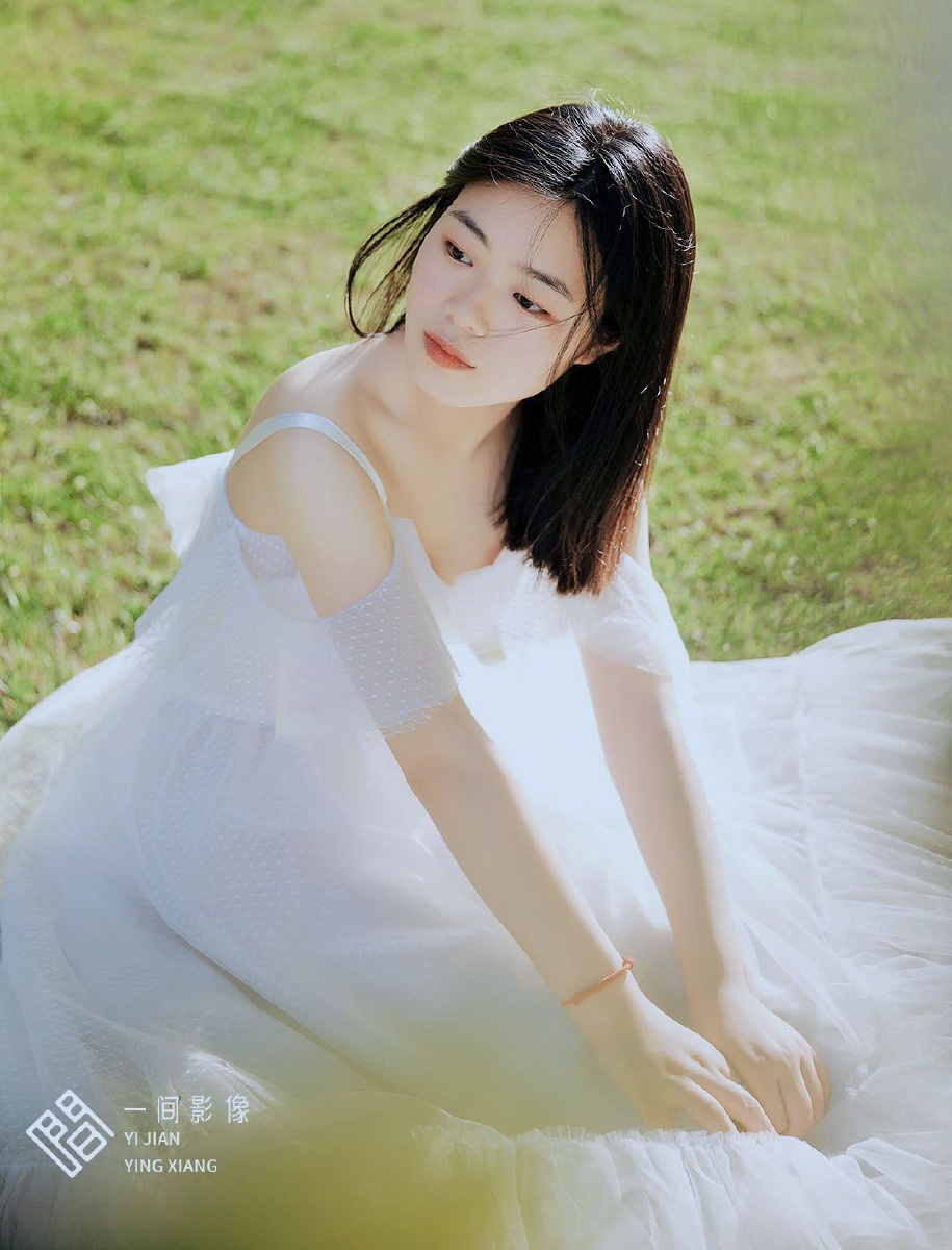 女孩儿的裙摆撑得起所有的美好与温柔毕业季写真