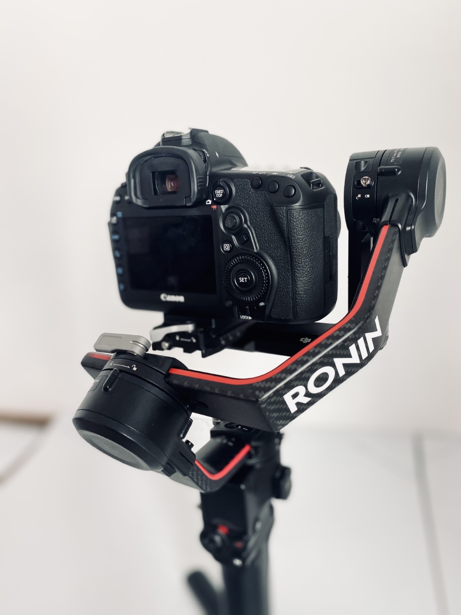 大疆如影rs2相机稳定器搭载5d4单反
