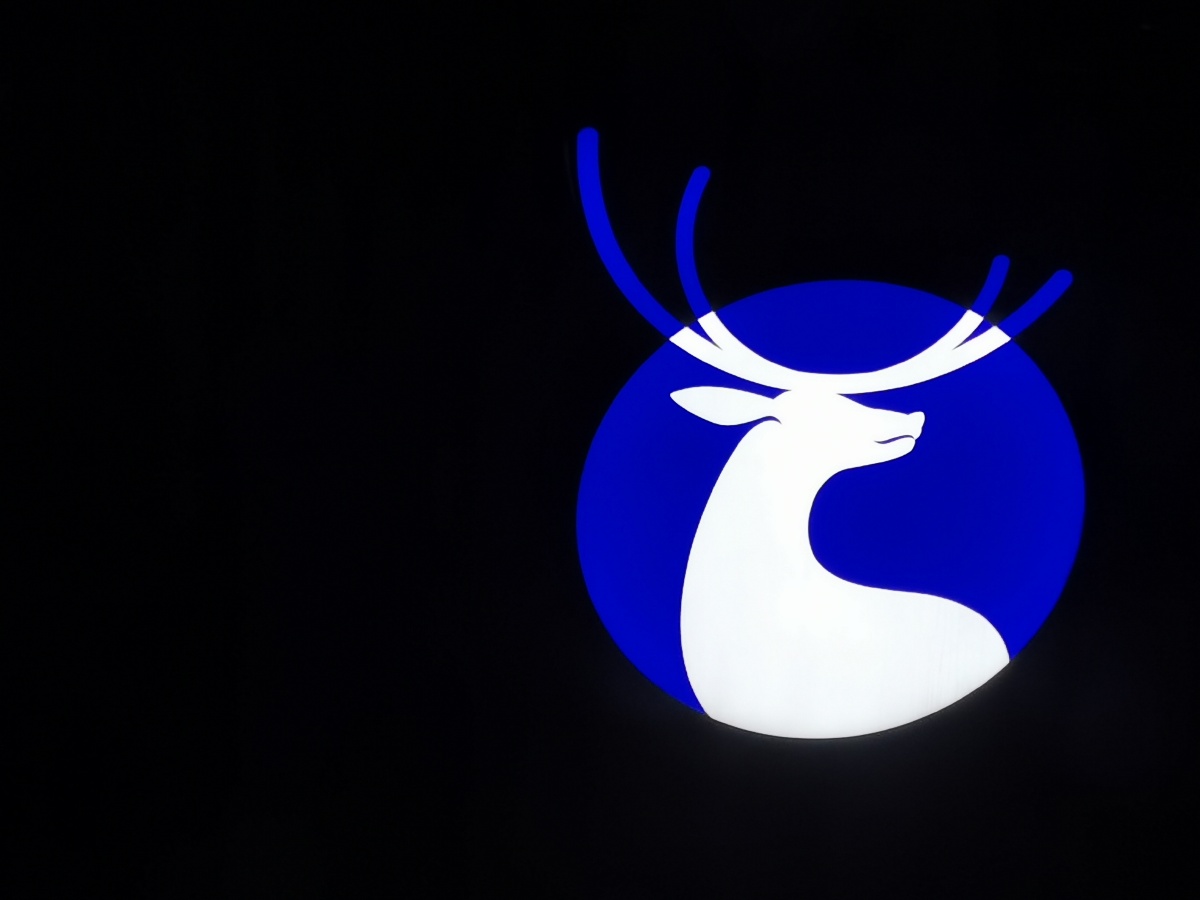 瑞幸咖啡 标志 夜景拍摄 - 亿万光年外的奈克瑟斯 - 图虫