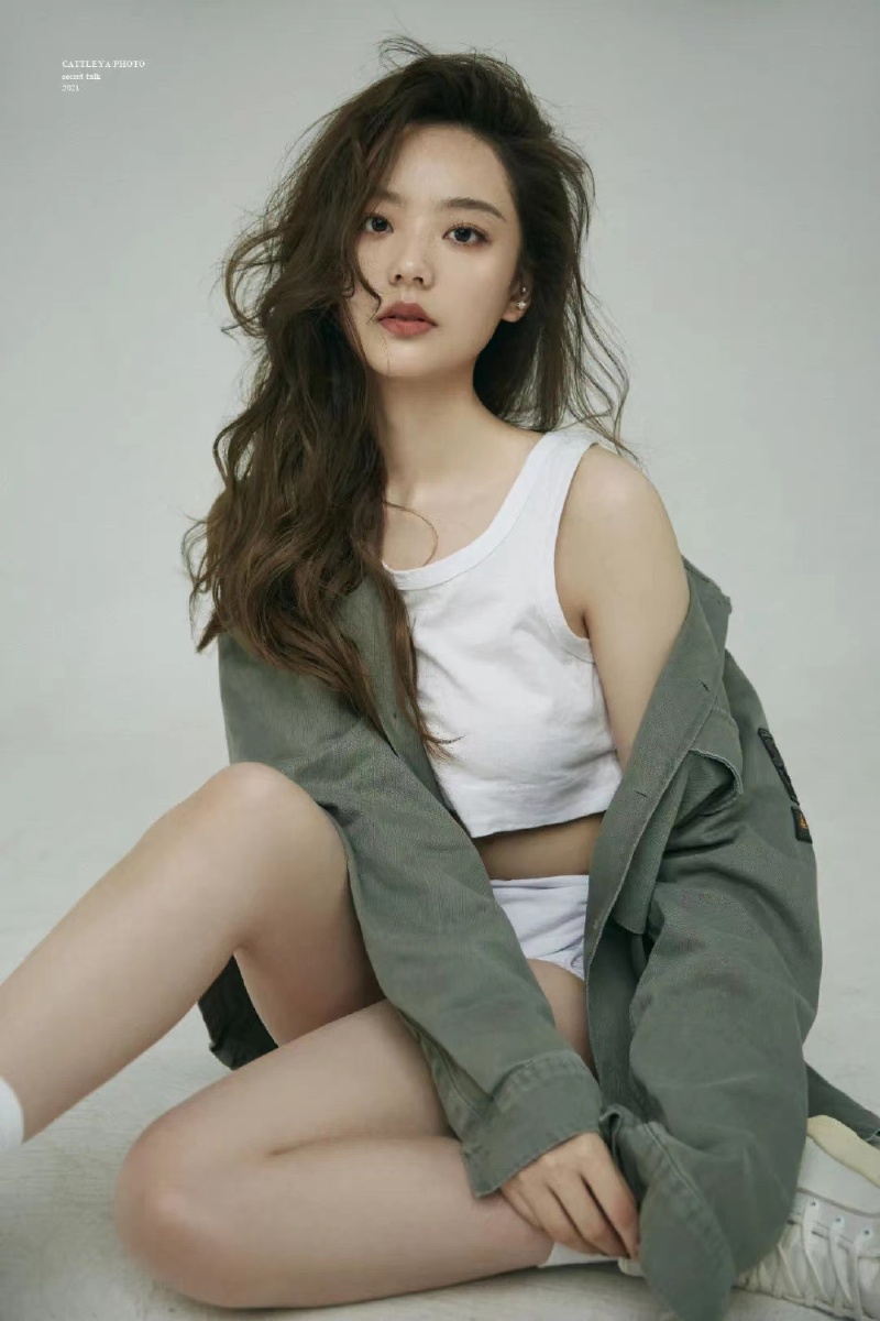 每一位女性都应该大胆的展示自己的优点和妩媚