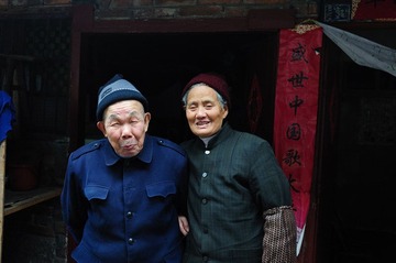 杨春梅75岁、张治贵85岁，在这生活了52年.jpg