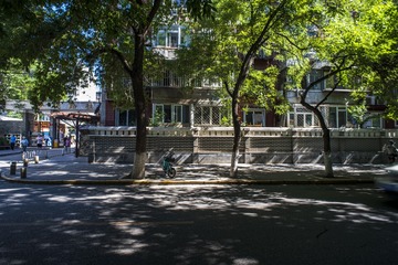 395427