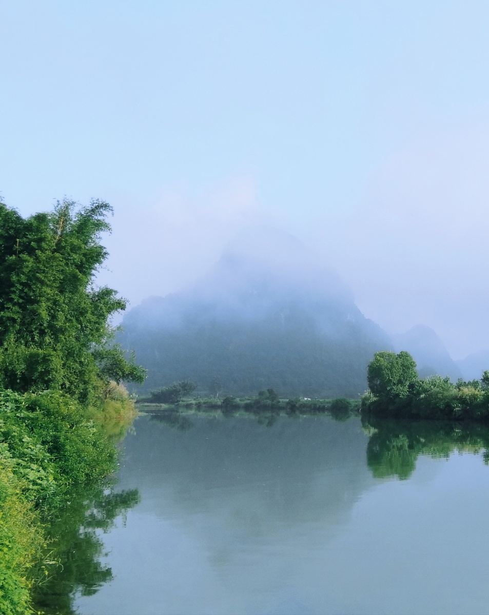 迷醉遇龙河山水晨曦摄于桂林阳朔遇龙河