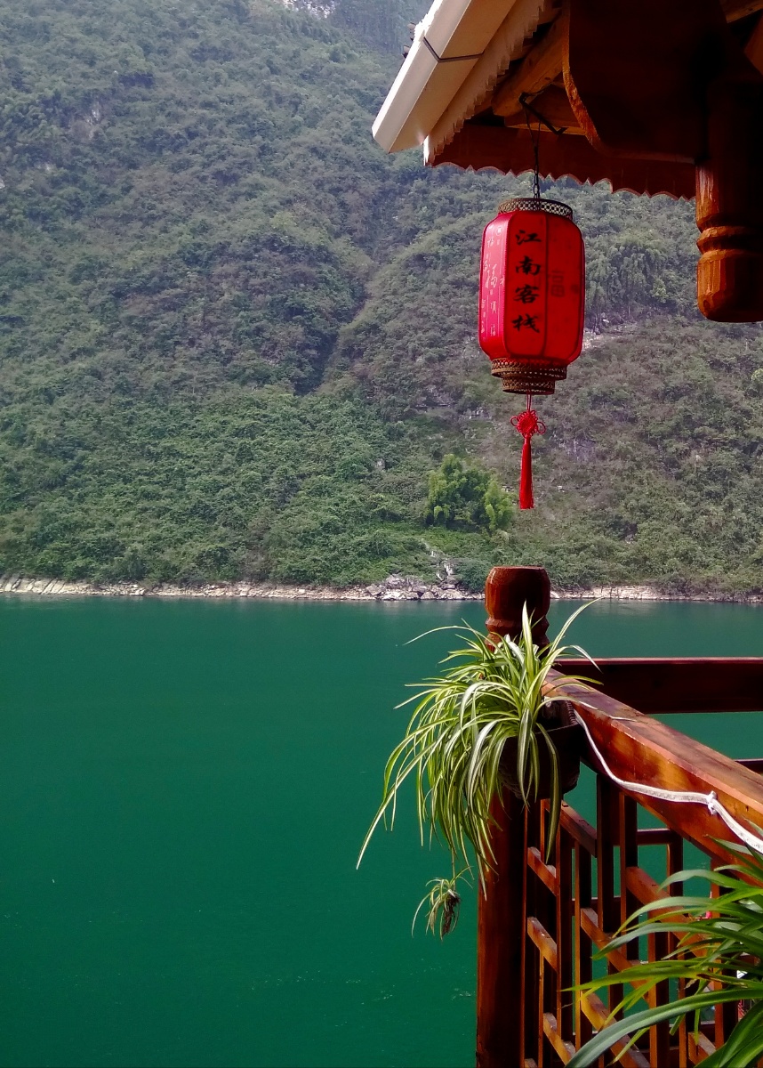 十里画廊游乌江(7)——《凭栏临江忆当年》——摄于重庆酉阳龚滩乌江