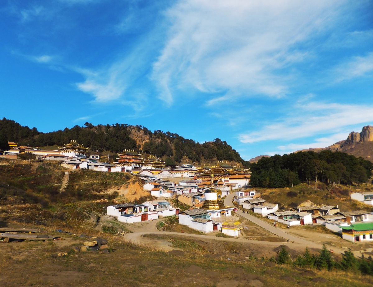 若尔盖草原金秋郎木寺秋晴摄于四川若尔盖郎木寺