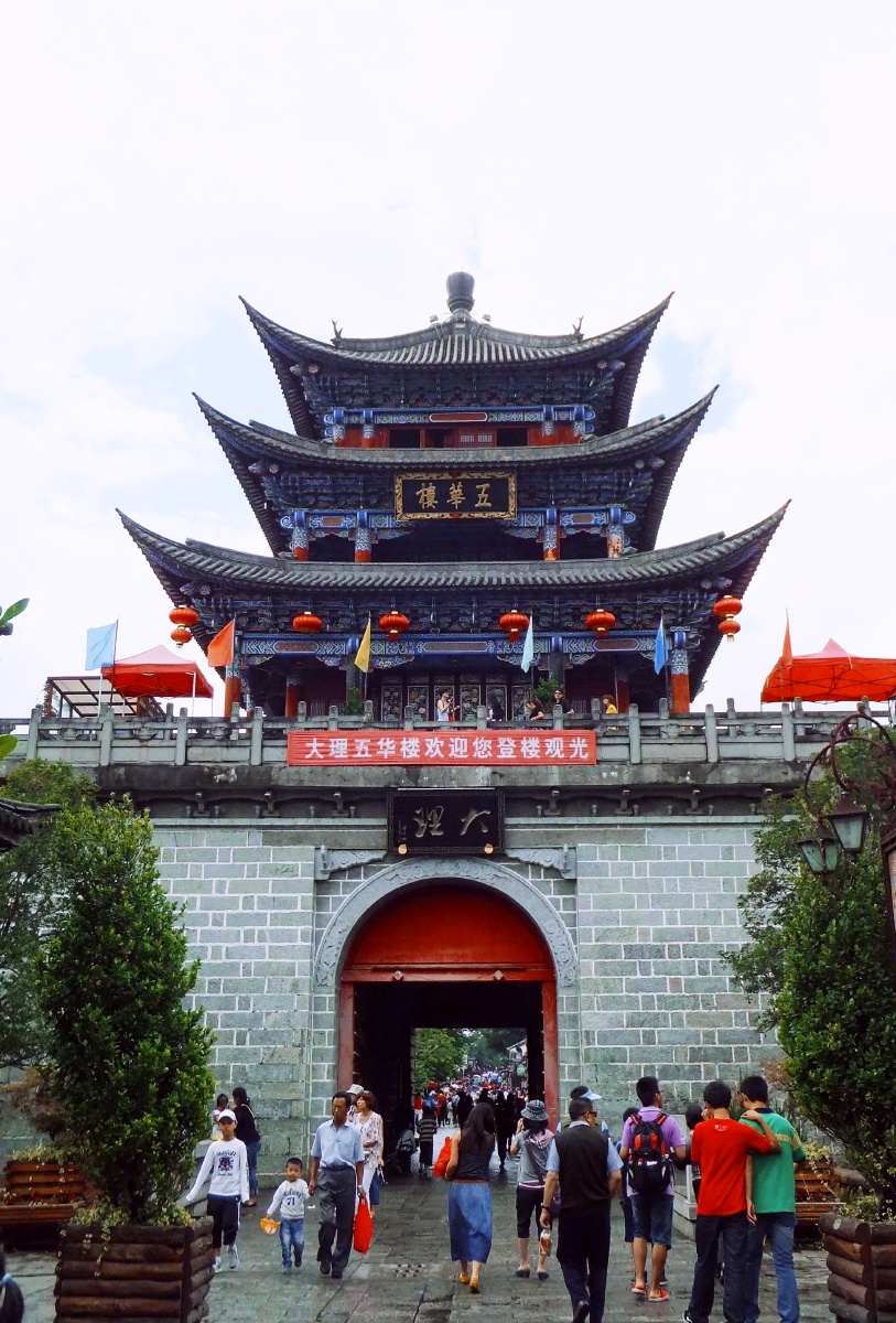 大理好风光(8)——《古城街头即景》(摄于云南大理古城) - 浅水游鱼 -