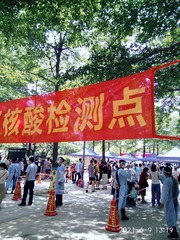 1560867