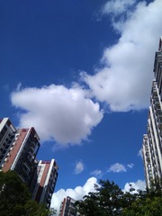 1580825