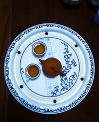 1560573
