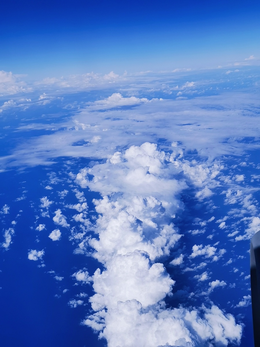 飞机上拍的天空美