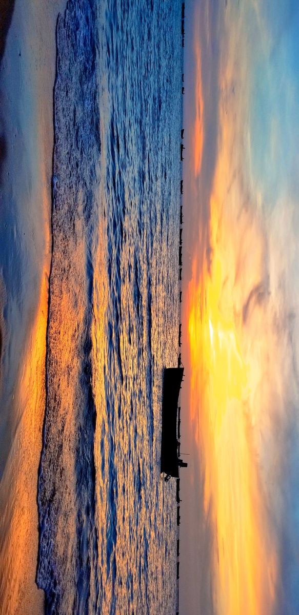 今日的晚霞多绚丽拍摄于海口西海岸荣山寮小渔村由于海南岛封海休渔三