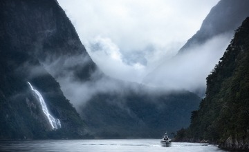轻舟已过万重山