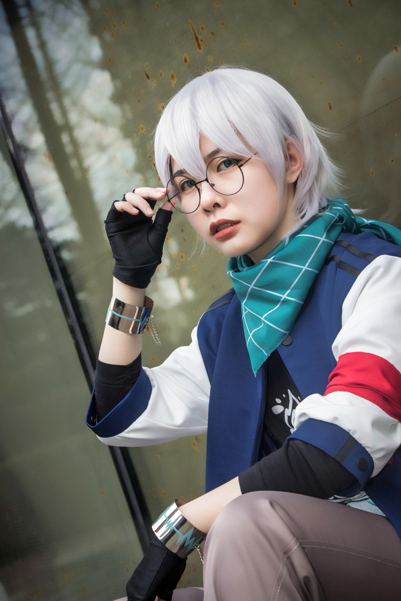 言和和洛天依:反派死于话多