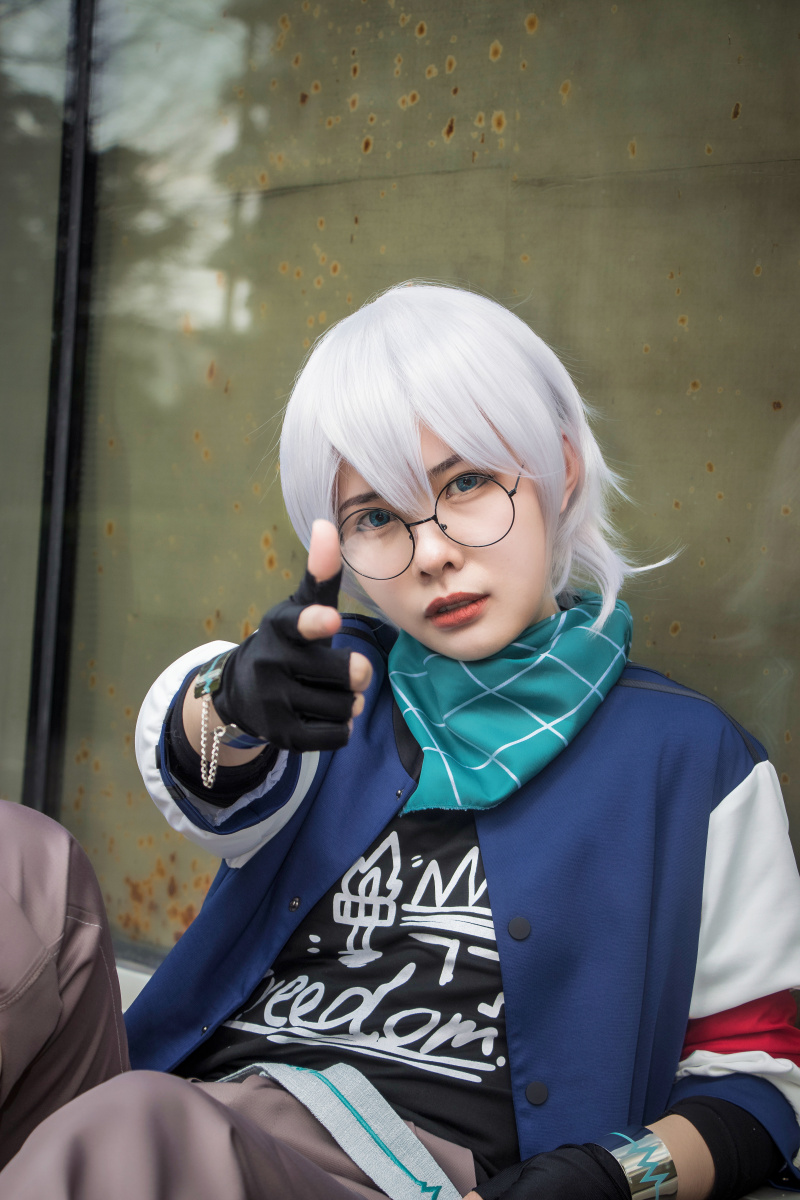 言和和洛天依:反派死于话多