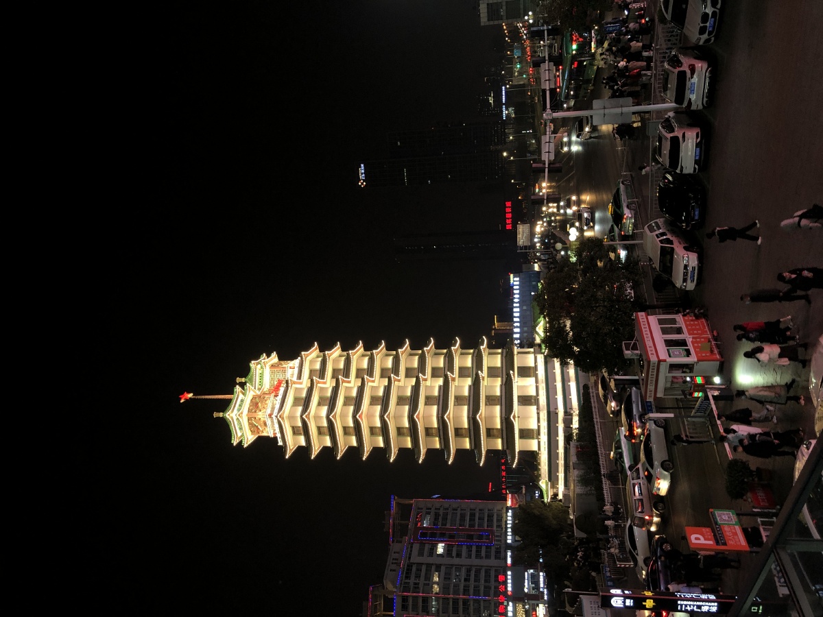 初手拍的郑州大玉米福塔二七塔