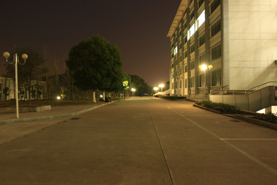 学校夜景 br />
