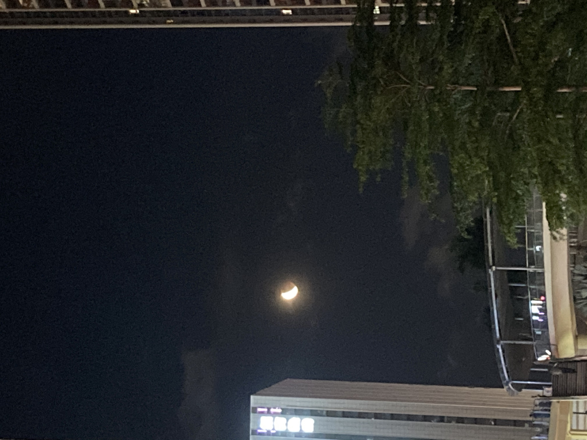 今晚的血月慢慢记录月全食每一秒的容颜本年度最大一次超级月亮现身