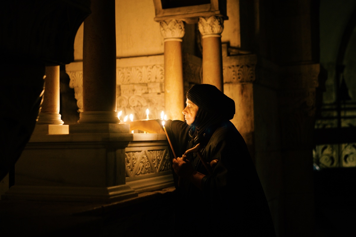 圣墓大教堂的祈祷者