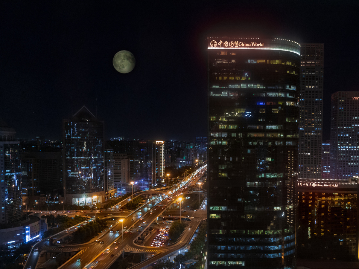 超级月亮～国贸上空的治愈,城市的夜晚安静又吵闹