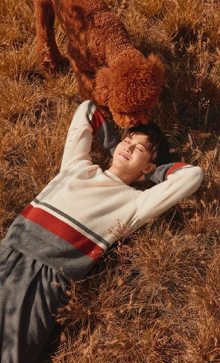 嘉伦的这一抹邪笑也太绝绝子了叭高清图片