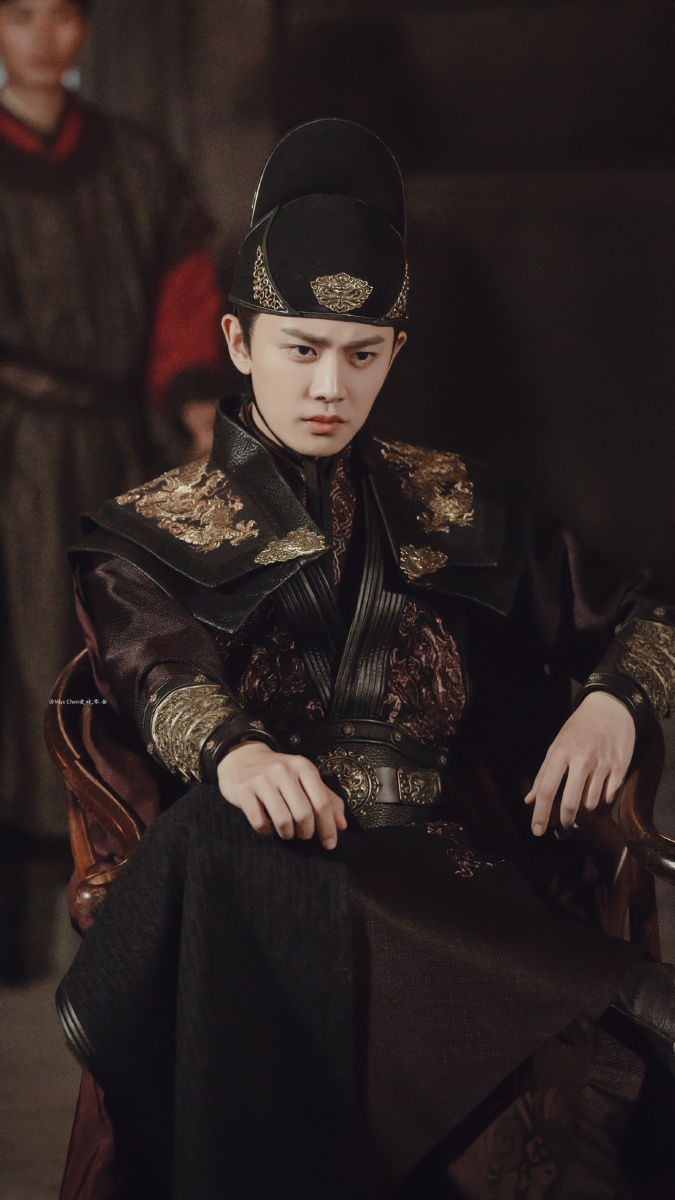 今天依然是帅帅的嘉伦吖高清原图图片来源于网络侵删致歉