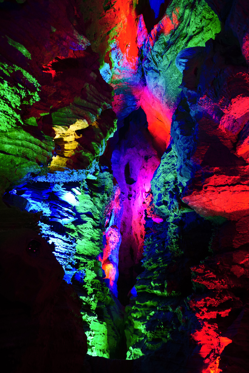 多彩贵州天河潭溶洞奇观