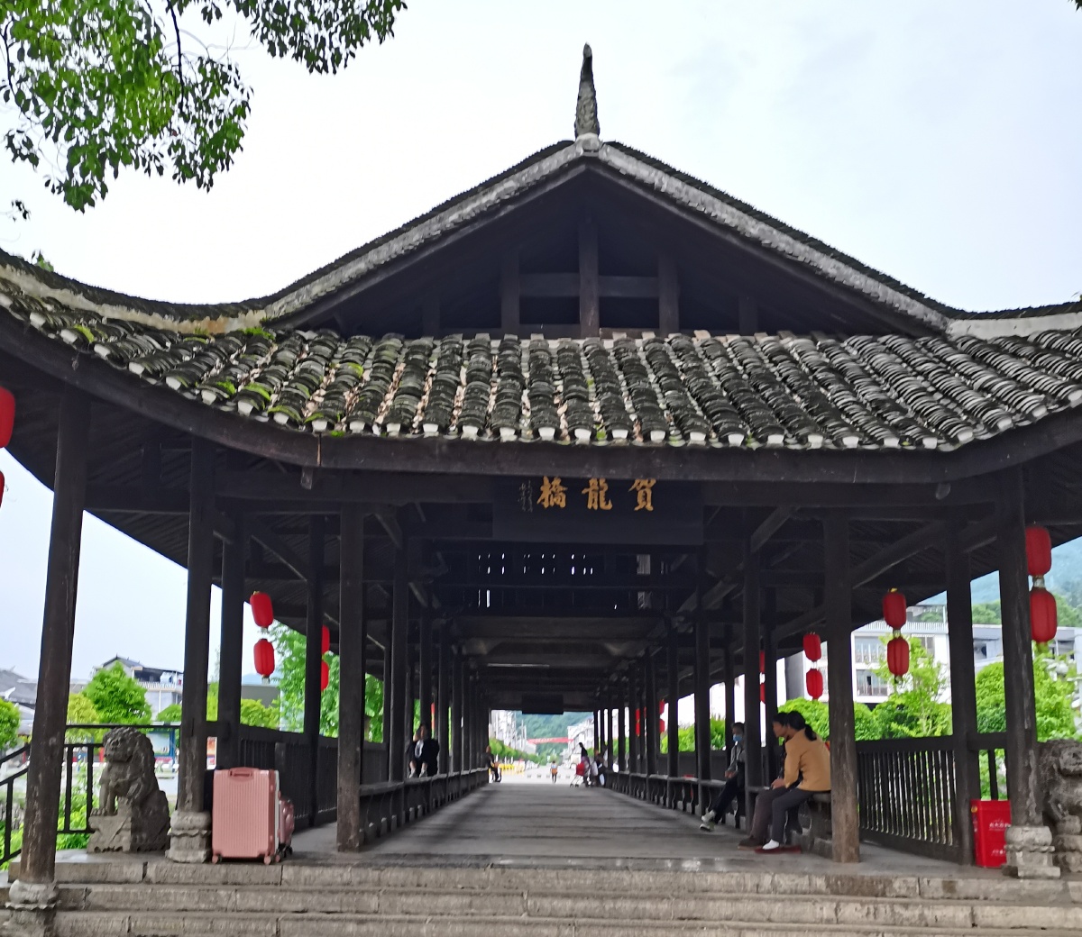 这里是湖南省桑植县也是贺龙元帅的故乡澧水河流经永生廊桥美丽的县城