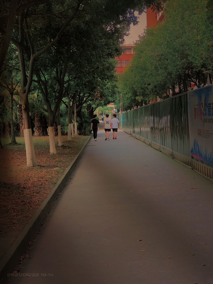 今天好热要化了