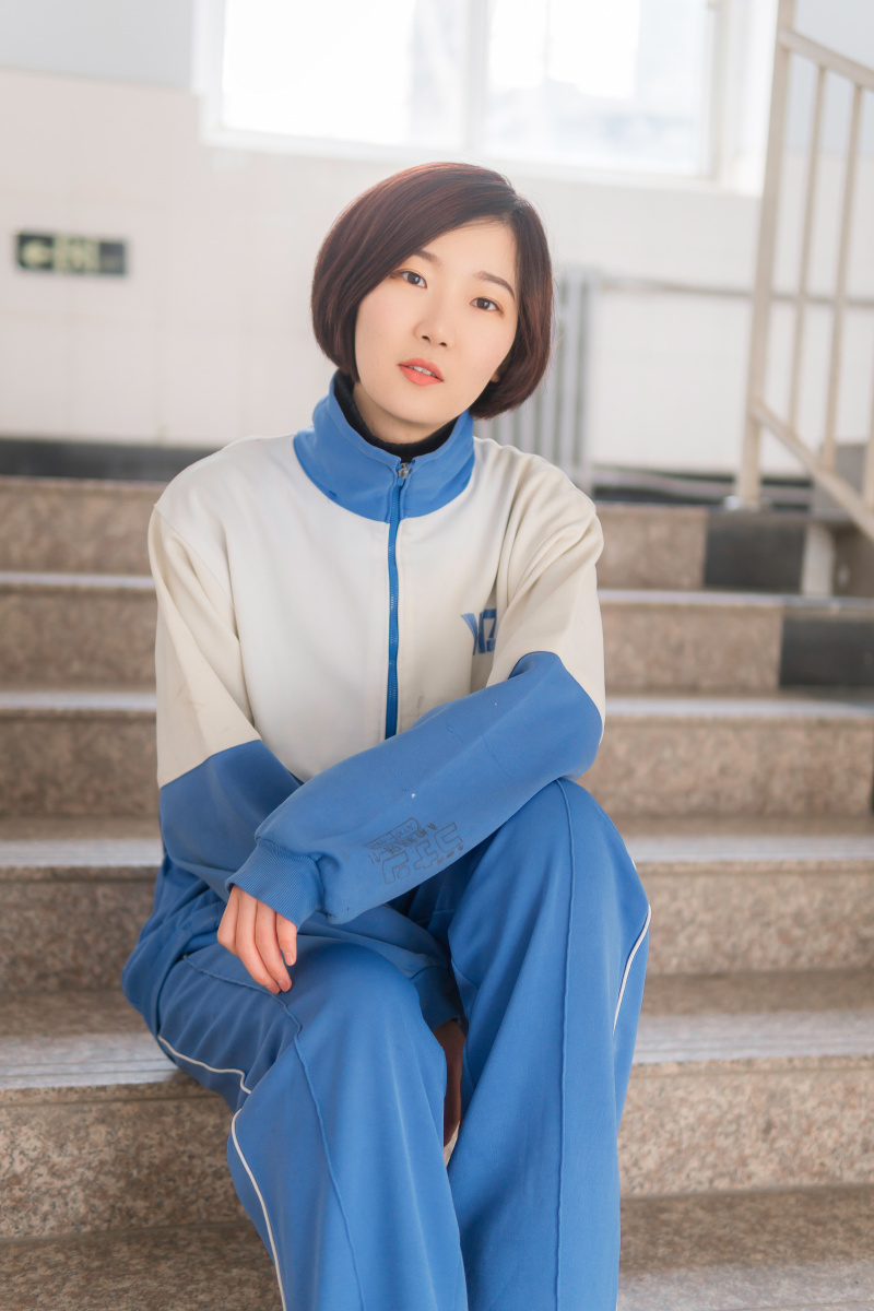 十七岁那一年一转眼从指间溜走消失不见原来校服是唯一纪念毕业册是