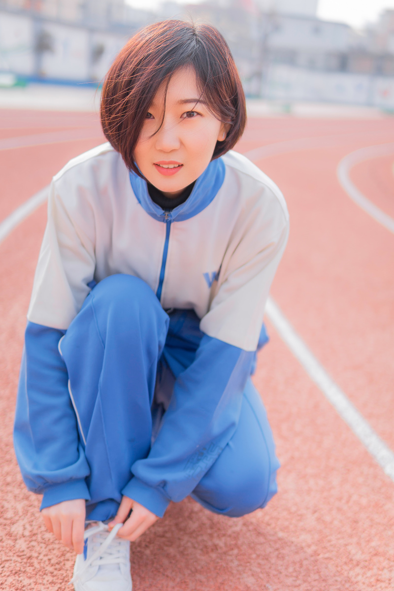 十七岁那一年一转眼从指间溜走消失不见原来校服是唯一纪念毕业册是