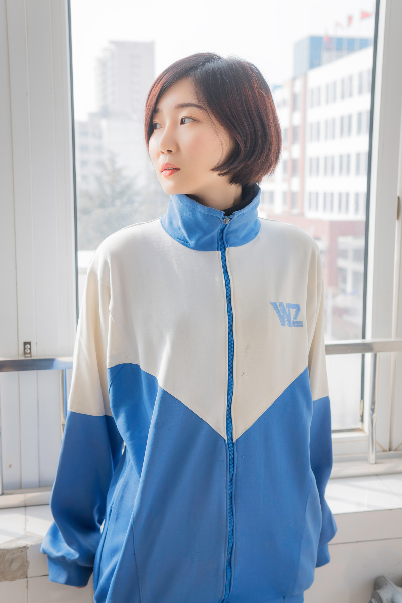 十七岁那一年一转眼从指间溜走消失不见原来校服是唯一纪念毕业册是