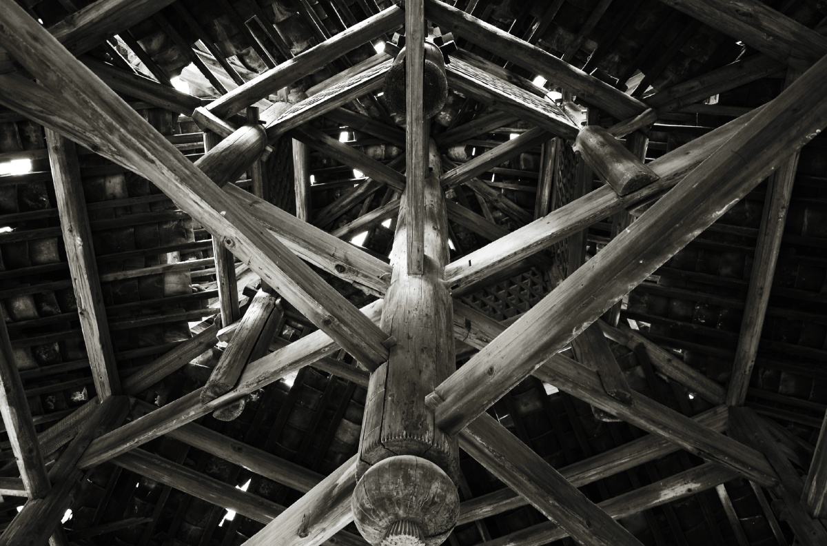 这座侗族凉亭,已有半个世纪的年龄.