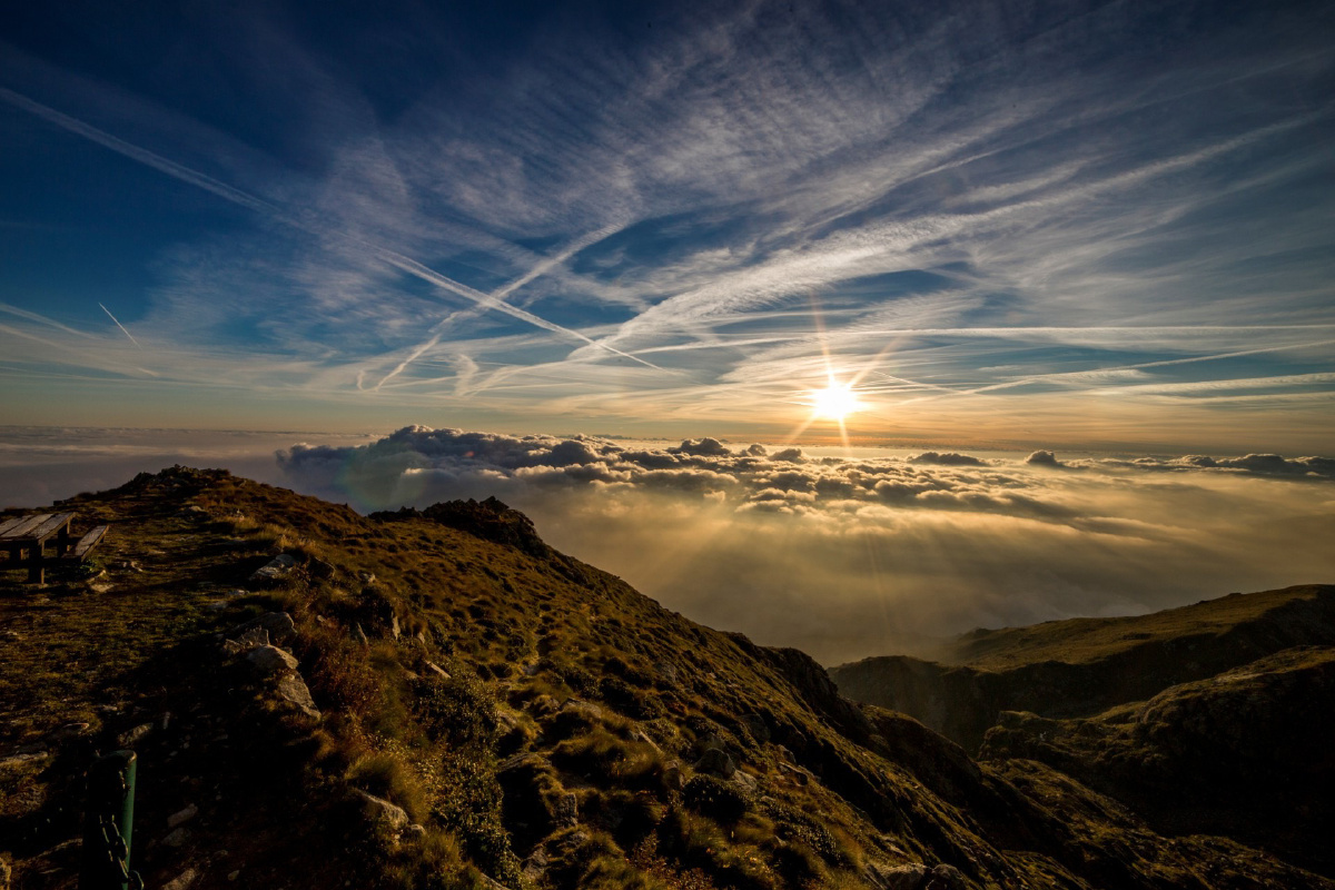 山顶上的风景就是漂亮