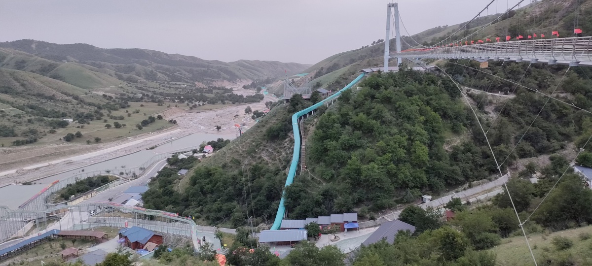 伊犁哈萨克自治州霍城县大西沟福寿山景区玻璃栈桥和水道