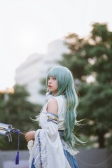 892492
