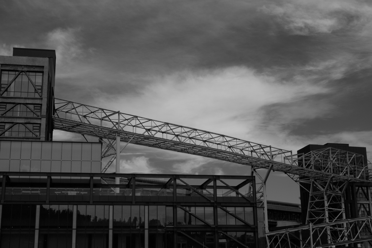 连接办公楼和料仓的空中输送通廊