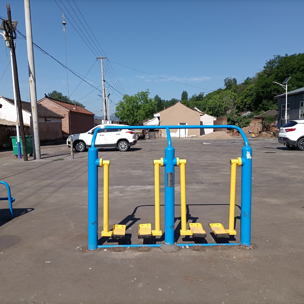 涞源县农村的健身器材