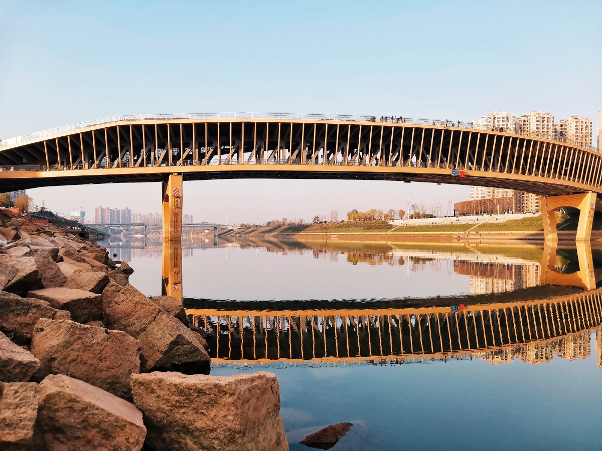浏阳河边的网红桥