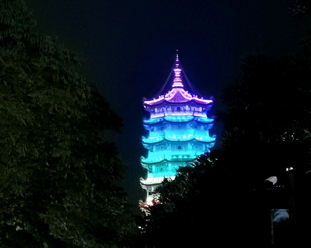 昆山慧聚寺夜景美不美自己品