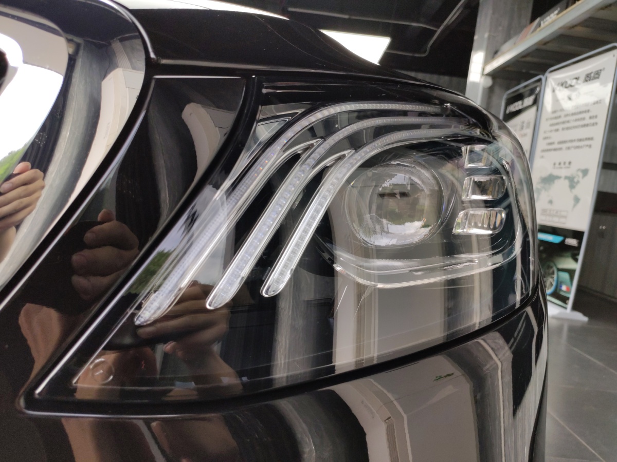 奔驰随动激光大灯s680l