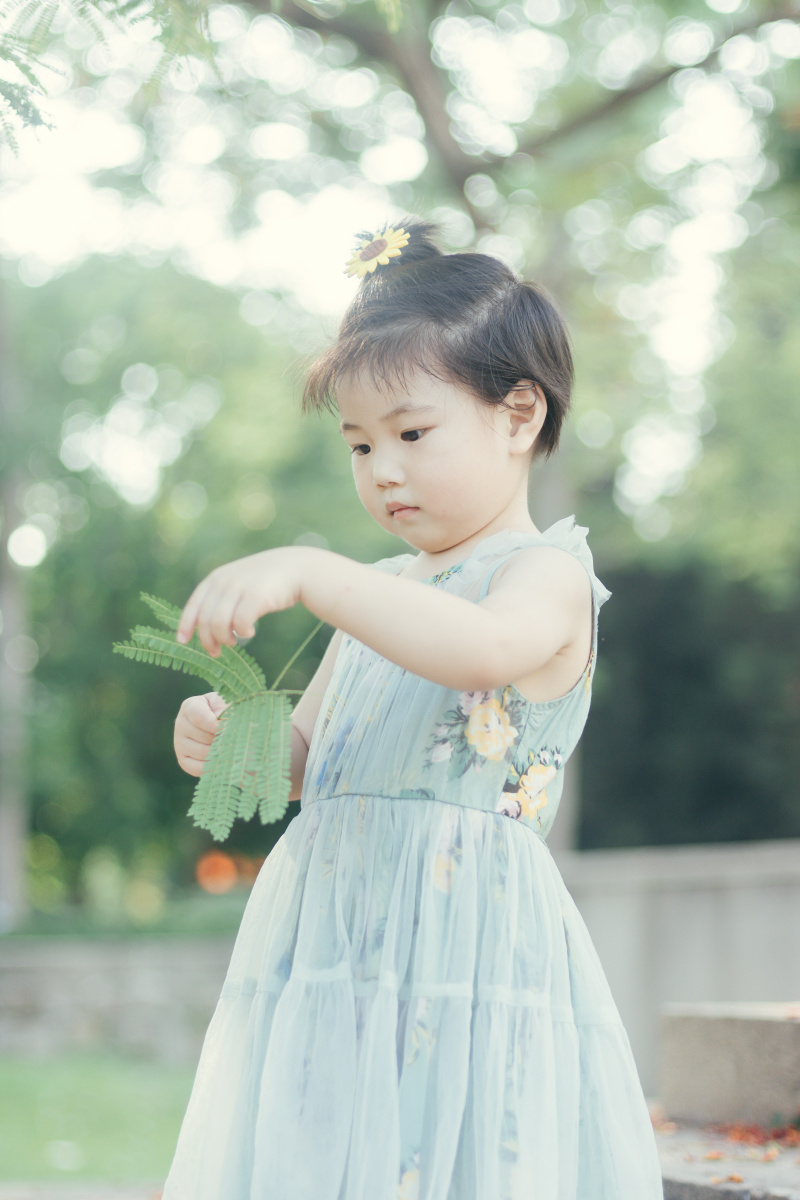 童真可爱快乐都在你的明眸里